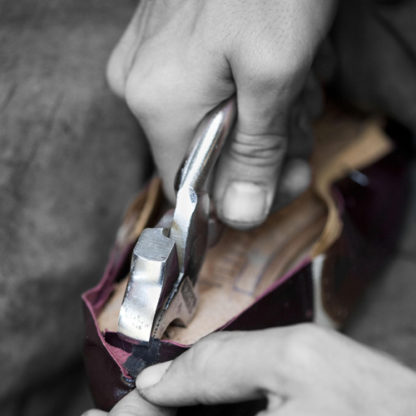 Lasting pliers for more experienced shoemakers