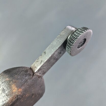 vintage medium seat wheel head detail