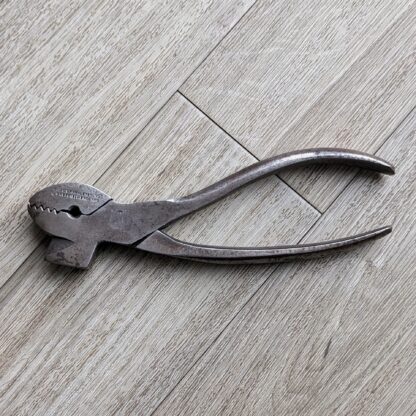 saddlers' pincers for making leather saddles